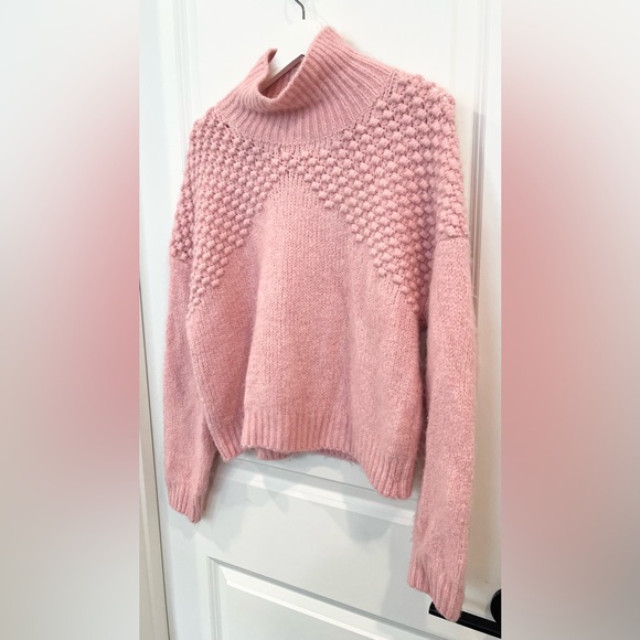 Free People Bradley Turtleneck Pullover Sweater Baby Pink Color Women’s Size M - Picture 7 of 12